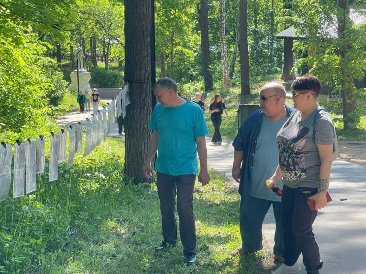 Лениногорскиның Урман паркында узган өмәдә үзенчәлекле күргәзмә тәкъдим ителде