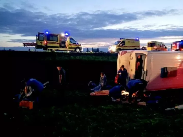 Татарстанда 46 кеше утырган автобус әйләнеп капланган