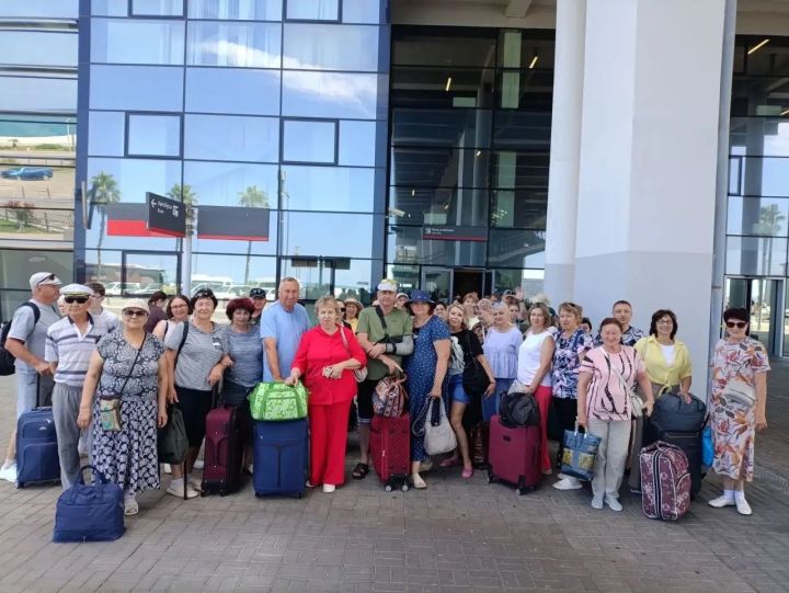 Лениногорскиның мәгариф учреждениеләре хезмәткәрләре җәйге ялны Байкалда, Абхазиядә үткәрде