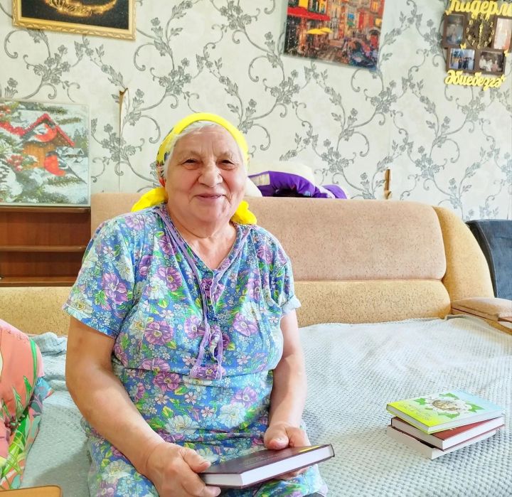 Китап илтү: Мичурин авылында китапханә өйгә «килә»