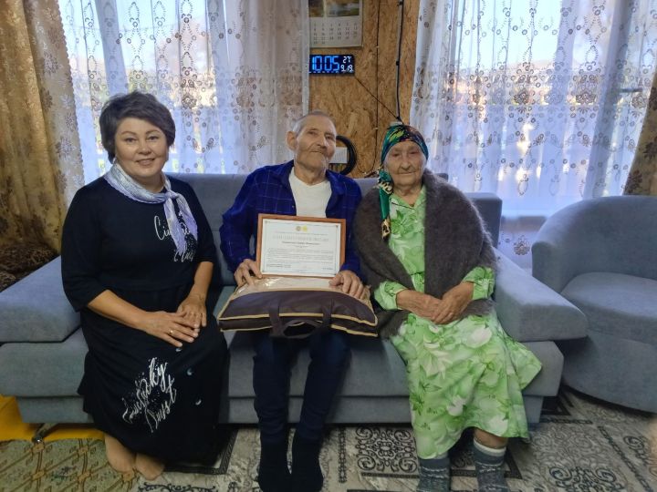 Зәй-Каратай авылында Хатыйп Ширмәновны юбилее белән котладылар